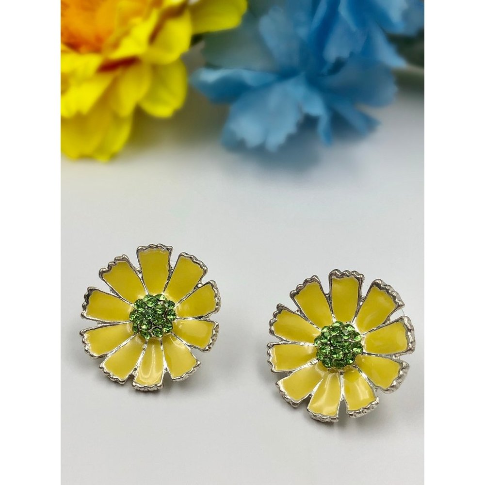 Yellow Daisy pierced earrings